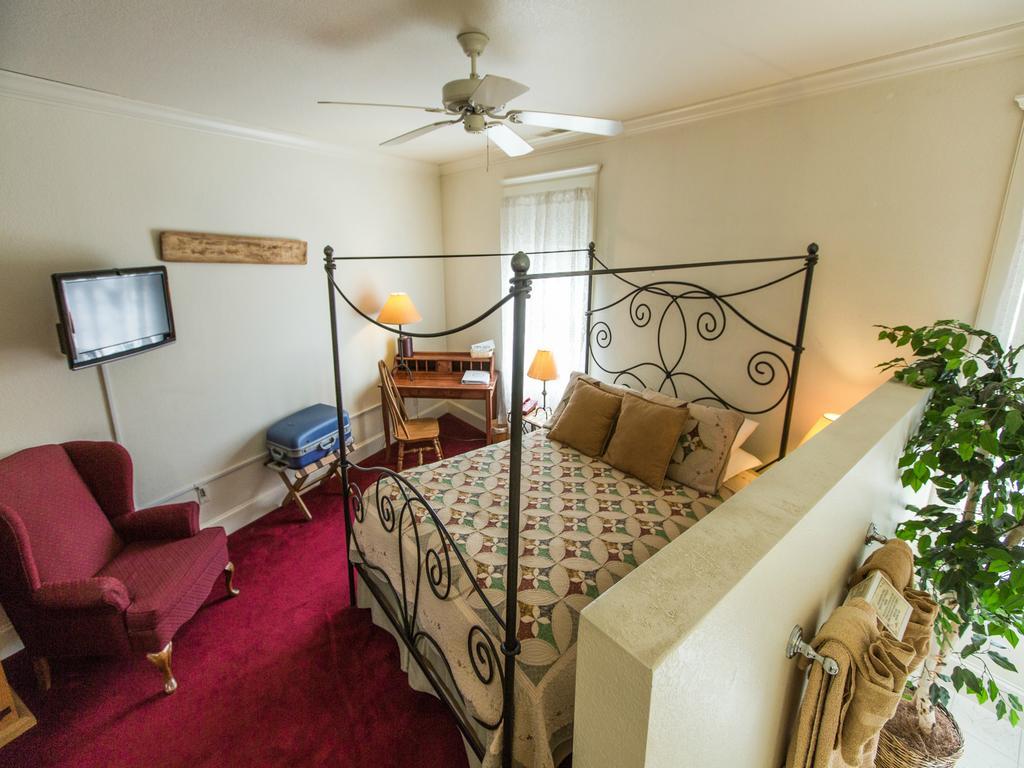The Currier Inn Грили Экстерьер фото