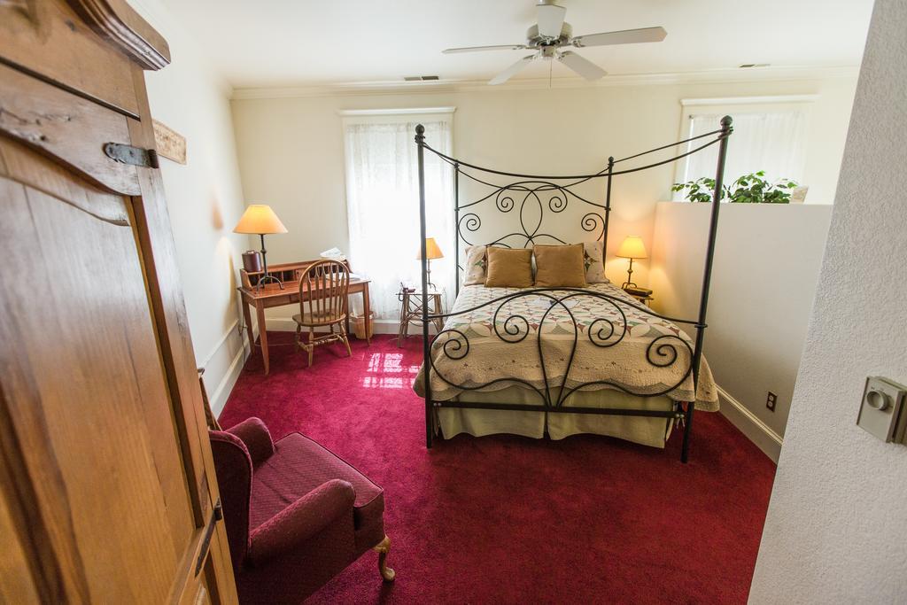 The Currier Inn Грили Экстерьер фото